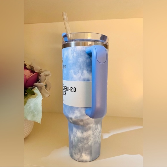 🎉LAST PIECE🎉Stanley 40 oz. Quencher H2.0
FlowState Tumbler Oceon Tie Dye - Picture 3 of 9